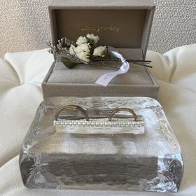 【mina.jewelry(ミナジュエリー)の口コミ】 インスタでたまたま見つけたガラスのリングピローと組木デザインの指輪に…