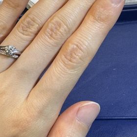 【銀座ダイヤモンドシライシの口コミ】 シンプルではありますが、指にフィットする付け心地の良い指輪です。ダイ…