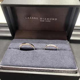 【ラザール ダイヤモンド(LAZARE DIAMOND)の口コミ】 ・シンプルなデザインかつ洗練されたデザインで、石の数も選べて、一つの…