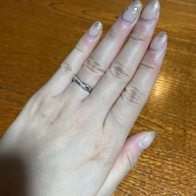 【エクセルコダイヤモンド(EXELCO DIAMOND)の口コミ】 ◎どの角度から見ても可愛い
正面からダイヤモンドが散りばめられていてキ…