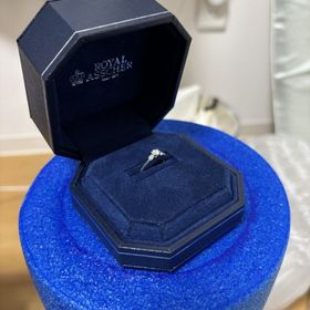【ROYAL ASSCHER(ロイヤル・アッシャー)の口コミ】 ダイヤモンドの輝きが非常に良かったです。箱も綺麗で凄く美しいです。派…