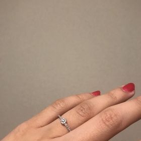 【agete(アガット)の口コミ】 アガットのお姉さんブランド「ベルシオラ」のリングです。
アガットでも購…