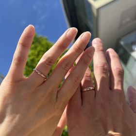 【ケイウノ ブライダル(K.UNO BRIDAL)の口コミ】 月日をベースに、表面はピンクゴールド、内側はプラチナにしました。刻印…