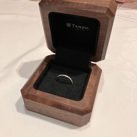 【TANZO.(鍛造指輪)の口コミ】 フルエタニティの婚約指輪を購入しました。ダイヤモンドの数が増える分、…