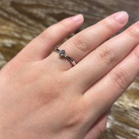 【TANZO.(鍛造指輪)の口コミ】 車バイクが好きで、【鍛造】には馴染みがありました。婚約指輪に関しても…