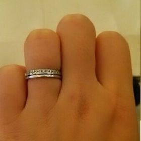 【STAR JEWELRY(スタージュエリー)の口コミ】 二連になっているので、存在感があります。とても華やかです。太すぎず、…