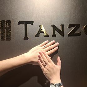【TANZO.(鍛造指輪)の口コミ】 ミル打ちは入れたいと、そこだけは決めてデザインを考えていきました。
ま…
