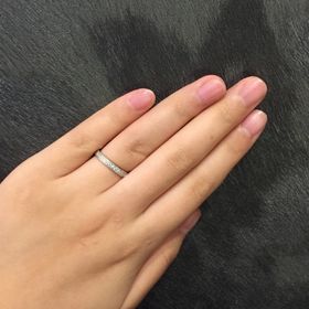 【JEWELRY  KAMATA(ジュエリーかまた)の口コミ】 ハーフエタニティのものを探していたので、試着しました。これは、上下に…