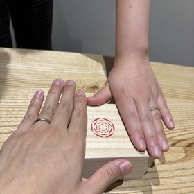 【出雲結(いずもゆい)の口コミ】 結婚指輪を選ぶにあたり、さまざまなデザインを見比べる中で、私は自然と…