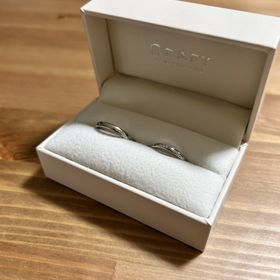 【CRAFY(クラフィ)の口コミ】 いくつかあるデザインから2人で選びました。
お互いの好きな誕生石から選…