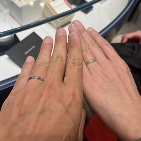 【銀座ダイヤモンドシライシの口コミ】 私たちは、普段使いしやすいデザインとつけ心地の良さをポイントにして指…