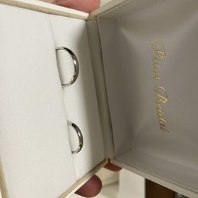 【PILOT BRIDAL(パイロットブライダル)の口コミ】 非常にシンプルなデザインの結婚指輪であり、長年にわたって飽きのこない…
