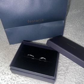 【フェスタリア サンクチュアリ】の口コミ シンプルながらも上品なデザインで、普段使いにもぴったり。リングの形には...