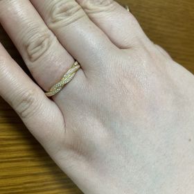 【ラザール ダイヤモンド(LAZARE DIAMOND)の口コミ】 他のお店にはない決してないデザインです。
結婚指輪らしくないデザインな…