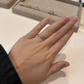 【BRILLIANCE+(ブリリアンスプラス)の口コミ】 ハーフエタニティリングを探していたところ、理想的な掘り留めタイプの指…