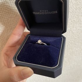 【銀座ダイヤモンドシライシの口コミ】 シンプルでつけやすかったです。
キラキラしていて石も上質なものなんだな…