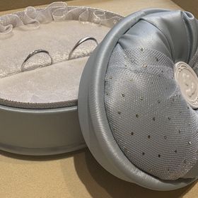 【Disney Cinderella(ディズニー シンデレラ)の口コミ】 指輪はプラチナでウェーブタイプのものを探しました
ウェーブタイプでも、…