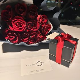 【ラザール ダイヤモンド(LAZARE DIAMOND)の口コミ】 アシンメトリーのデザインで見る方向によって、見え方が変わるデザインが…