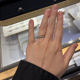 【ショーメ(CHAUMET)】の口コミ ハーフエタニティのような華やかなデザインの指輪を探していました。ショー...