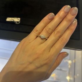 【グラフ(GRAFF)の口コミ】 ダイアのクオリティにかなりこだわっており、シンプルながら特徴的なデザ…