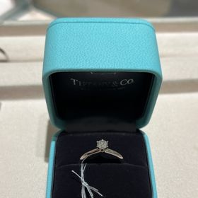 【ティファニー(Tiffany & Co.)の口コミ】 ザシンプルな指輪のデザインと、ダイヤモンドの輝きが非常に魅力的に感じ…