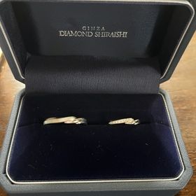 【銀座ダイヤモンドシライシの口コミ】 デザインが派手すぎず日常使いしやすいデザインです。
角度によってダイヤ…