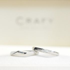 【CRAFY(クラフィ)の口コミ】 絶対にねじったデザインがいい！石を埋めたい！と
2人の理想を詰め込みま…