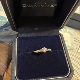 【銀座ダイヤモンドシライシの口コミ】 プロポーズリングで、先にダイヤだけもらいました。入籍後、リングを選び…