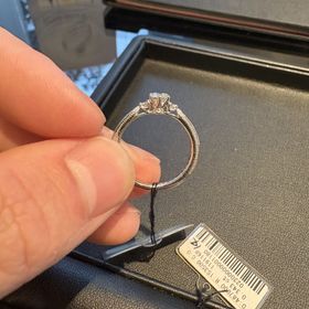 【エクセルコダイヤモンド(EXELCO DIAMOND)の口コミ】 エクセルコダイヤモンドならではのリングにミルグレイン、通称ミル打ちが…