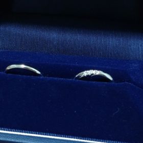 【銀座ダイヤモンドシライシの口コミ】 シンプルめですが、中心にダイヤモンドがいくつか並んでいて、着けるとキ…