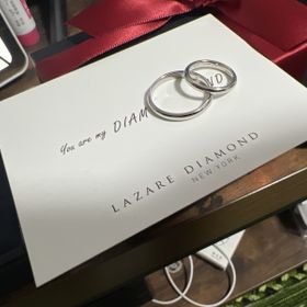 【ラザール ダイヤモンド(LAZARE DIAMOND)の口コミ】 自分の希望と妻の希望を叶えた指輪。悩みに悩んだ妻ですが、結婚指輪と並…