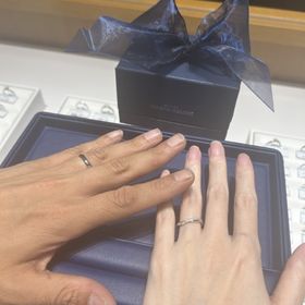 【銀座ダイヤモンドシライシの口コミ】 指輪のデザインについて、ダイヤがたくさん入っているのが綺麗に見えてか…