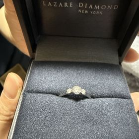【ラザール ダイヤモンド(LAZARE DIAMOND)の口コミ】 正面からだけではなく、横から見た時もとてもかわいいデザインだったので…