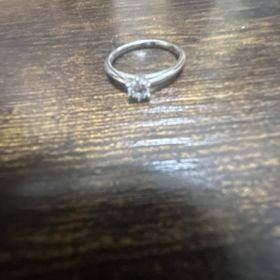 【ケイウノ ブライダル(K.UNO BRIDAL)の口コミ】 プラチナのストレートリング
ザ王道なデザインを施してもらいダイヤを支え…