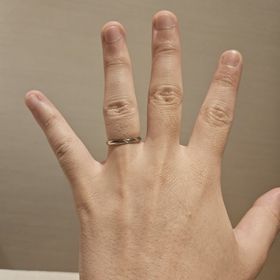 【アイプリモ(I-PRIMO)の口コミ】 【指輪のデザイン】
一見非常にシンプルですが、夫婦のリングを重ねるとぴ…