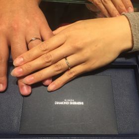 【銀座ダイヤモンドシライシの口コミ】 欲しいデザインは決まっていたので、各ブランドの店舗で同じようなデザイ…