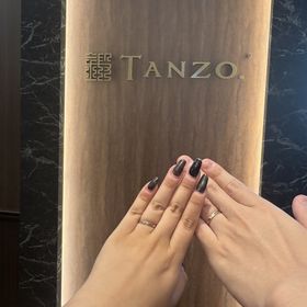 【TANZO.(鍛造指輪)の口コミ】 デザインを自分たちで選べたところです。
他のお店では決まったデザインか…