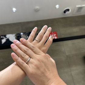 【出雲結(いずもゆい)の口コミ】 Instagramで見つけた指輪。
2人を結ぶ1本の糸というコンセンプトと、
ダイ…