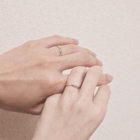 【One&Only(ワンアンドオンリー)】の口コミ 華奢でありつつシンプルで可愛さもあるデザインが魅力的です。
私の指が細...