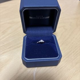 【銀座ダイヤモンドシライシの口コミ】 シンプルだがダイヤモンドがキラッと光るような婚約指輪を探していたため…