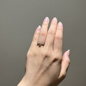 【銀座ダイヤモンドシライシの口コミ】 婚約指輪のダイヤモンドは、まだ誰の手にも渡っていないという意味のバー…