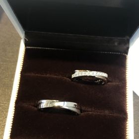 【JEWELRY  KAMATA(ジュエリーかまた)の口コミ】 クロスしたデザインに一目惚れして、ふたりでこの指輪を選びました。
私は…