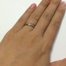 【Felice(フェリーチェ)の口コミ】 流れるようにラインと表面に入っているダイヤがさりげなく、それでいてマ…