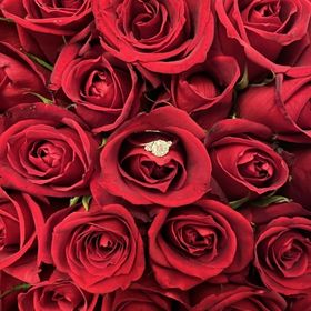 【GALA JEWELRY(ガラジュエリー)の口コミ】 綺麗なカットが際立つように綺麗に中心の石が固定されていること。サイド…