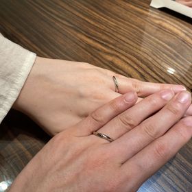 【AMATSU(アマツ)の口コミ】 指輪の形がお互いのイメージにあってて、納得出来る指輪でした。カラーは…
