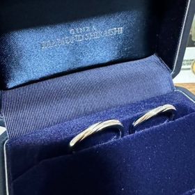 【銀座ダイヤモンドシライシの口コミ】 指輪のデザインは、さりげないウェーブの形をしたもの。なおかつ存在感が…