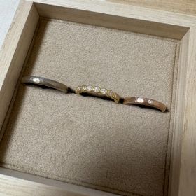 【YUKA HOJO(ユカホウジョウ)】の口コミ 指輪を選ぶ際にお互いに好みが一致したことが大きいですが、ブランドやデザ...