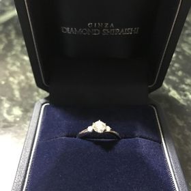 【銀座ダイヤモンドシライシの口コミ】 婚約指輪のダイヤモンドの輝きがすごく綺麗だったこと、その割には値段が…