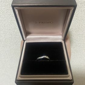 【アイプリモ(I-PRIMO)の口コミ】 【指輪のデザイン】
→波っぽいデザイン、ダイヤがすこし入っている
…