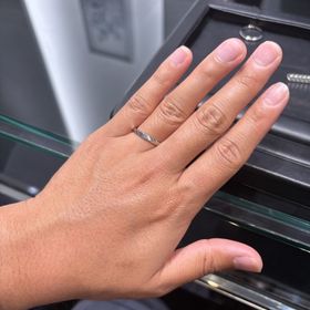 【ラザール ダイヤモンド(LAZARE DIAMOND)の口コミ】 最初は同じデザインでペアの指輪を購入する予定でしたが、最終的には新郎…